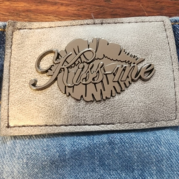 Kiss-me denim shorts. - Picture 5 of 11